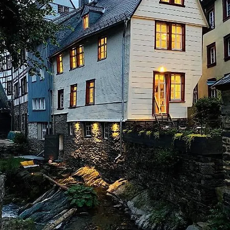 Monschau-auszeit: Historisch Wohnen Direkt Am Bach מונשאו